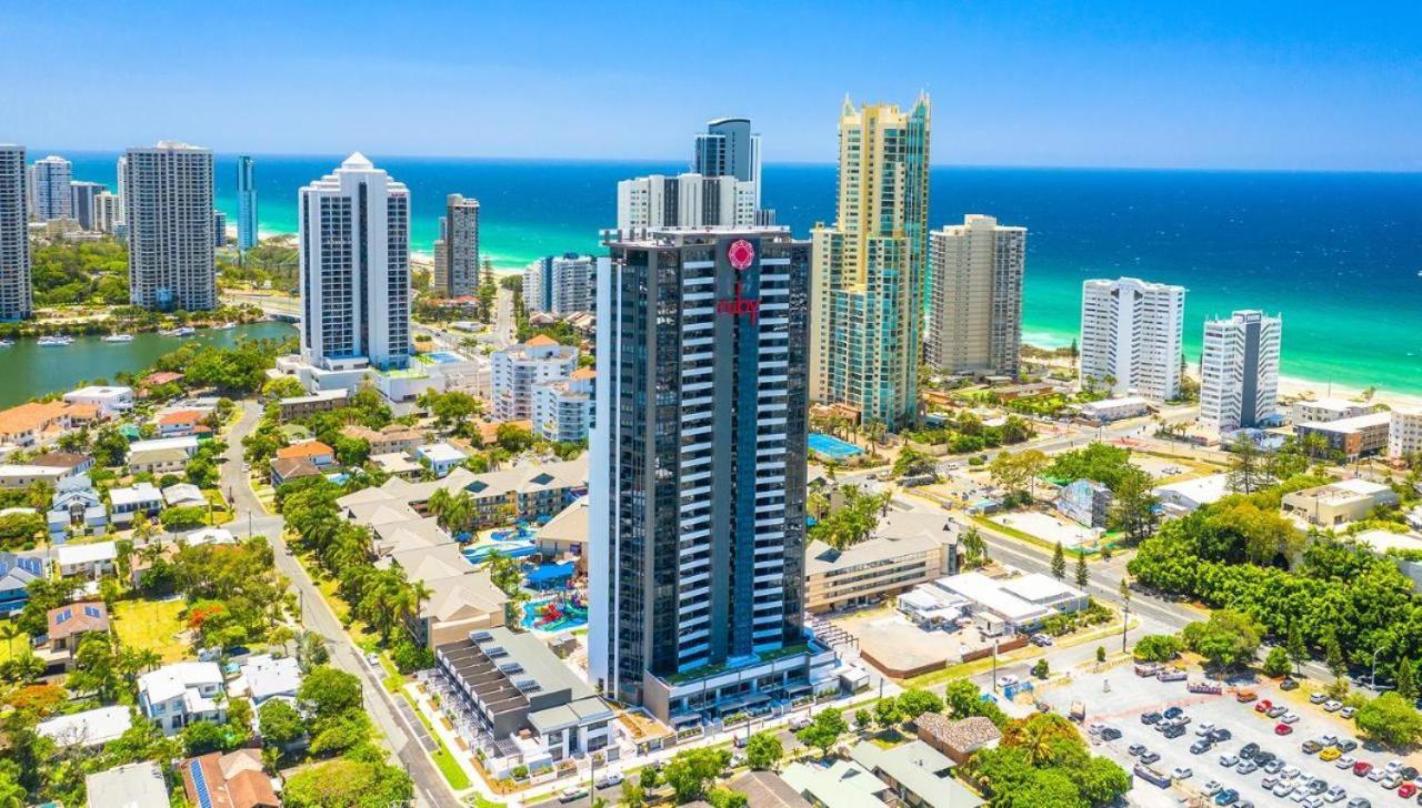 Ruby - Self Contained, Privately Managed Apartment *