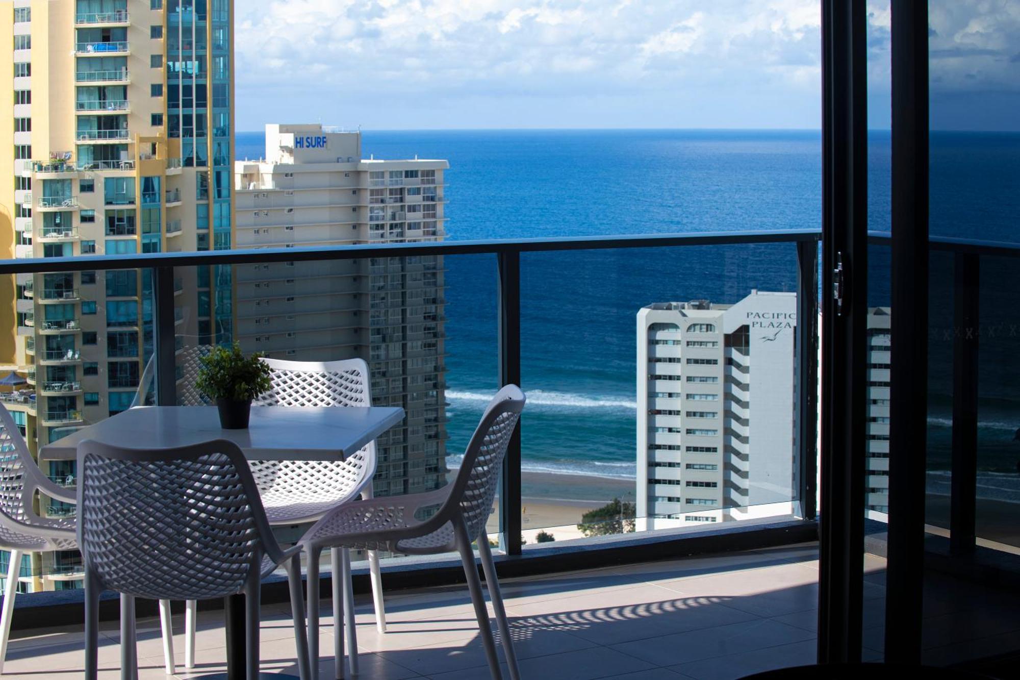 Ruby - Self Contained, Privately Managed Apartment *