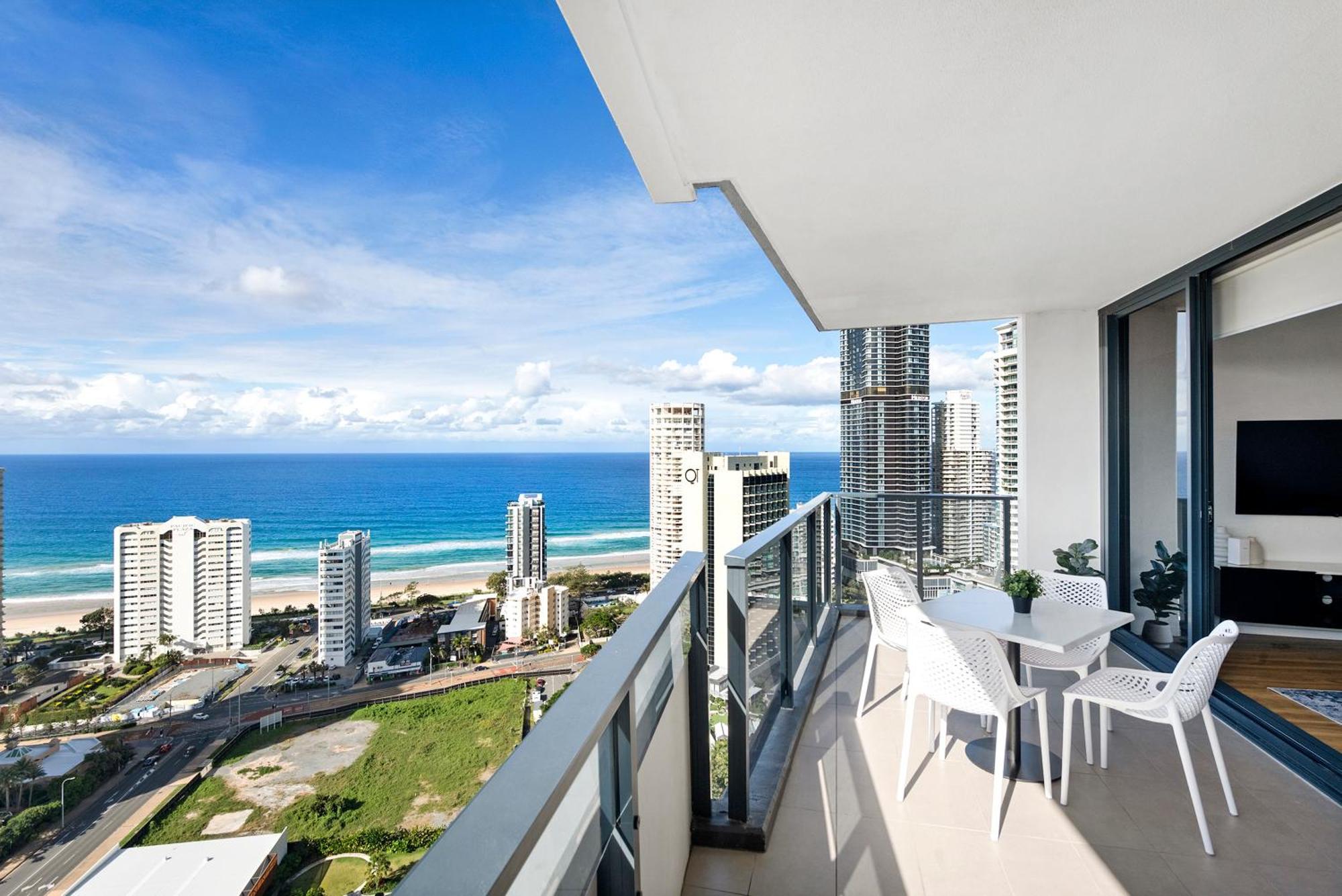 Ruby - Self Contained, Privately Managed Apartment *